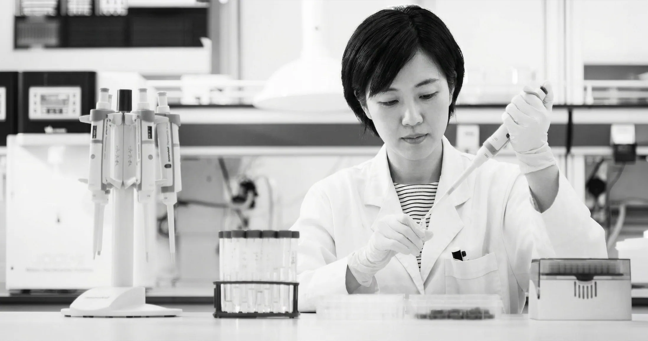 Labormitarbeiterin im Labor